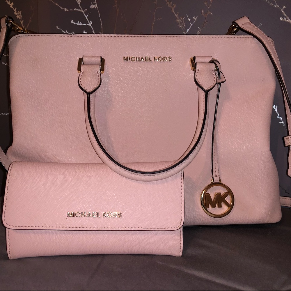 Michael Kors Medium Sized Crossbody Purse with Matching Wallet